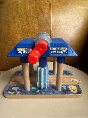 Thomas & Friends - Sodor Engine Wash with Lights and Sounds